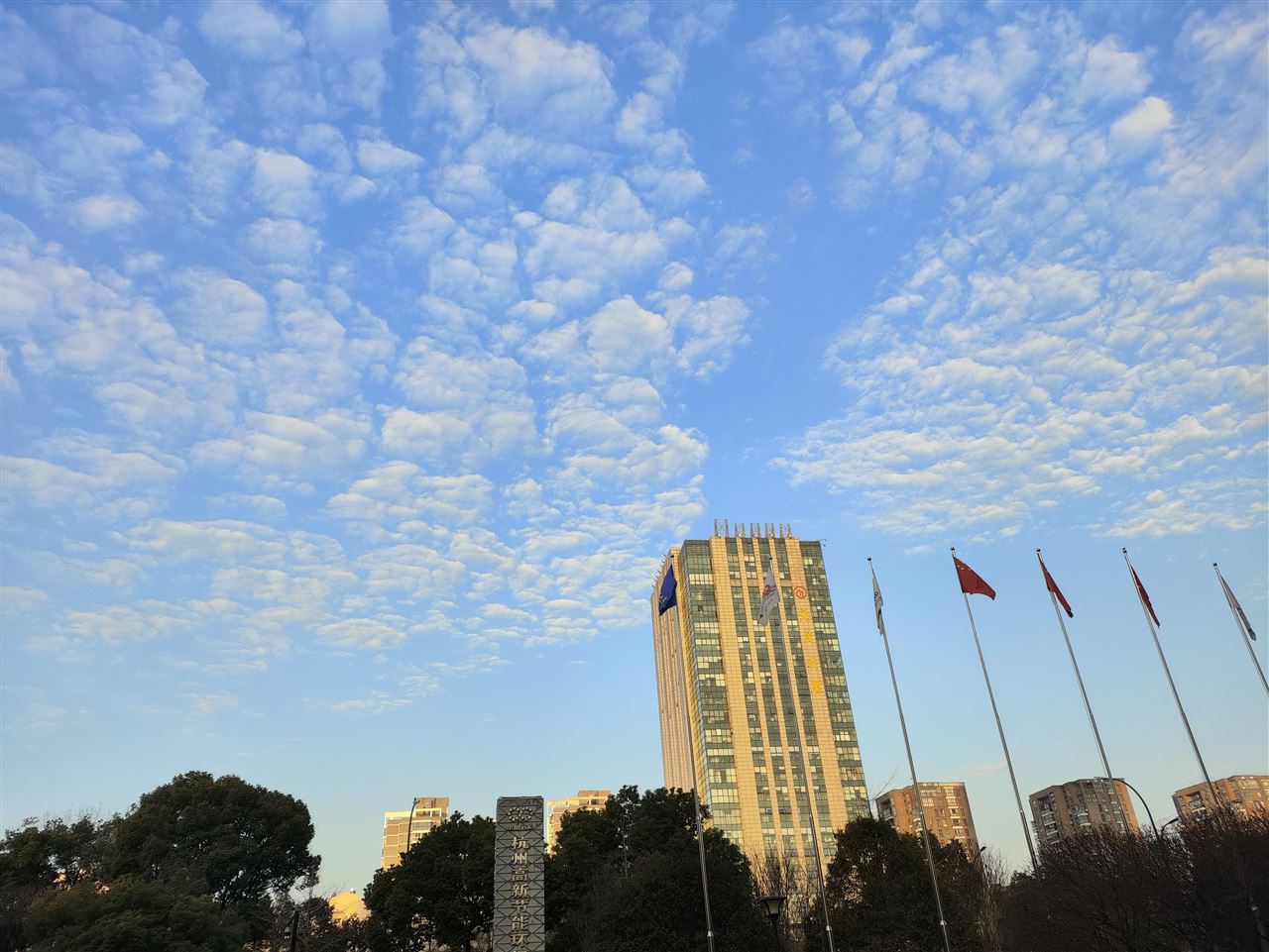 国家首个手术机器人国标出炉 设立分档定价 告别“一刀切”