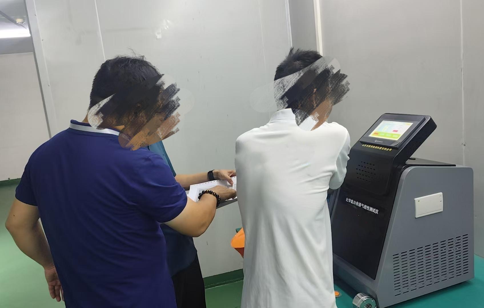 化学氧自救器气密性测试仪：山东赛锐特为广州某某有限公司提供上门培训服务