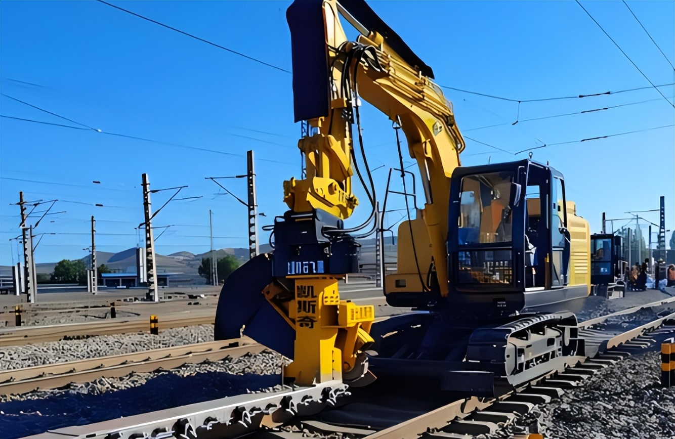 筑牢安全防线：科技守护铁路施工，让大型机械作业更安心